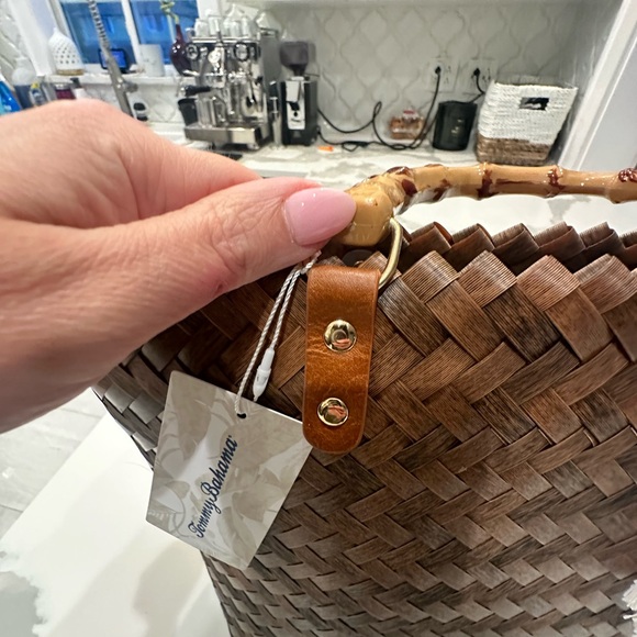 NWT Tommy Bahama summer bag with beach accent and tassel brown bamboo handles - Picture 6 of 9